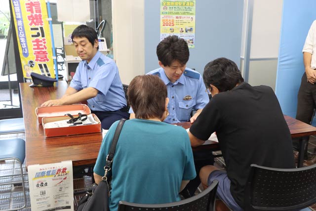 三条市役所に国際電話利用休止の手続き支援の特設ブース