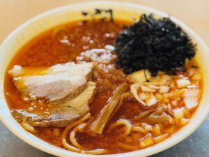 越後くがみ山酒呑童子行列に向けて「酒呑童子ラーメン中辛」登場 らーめん潤監修で道の駅 SORAIRO 国上が販売