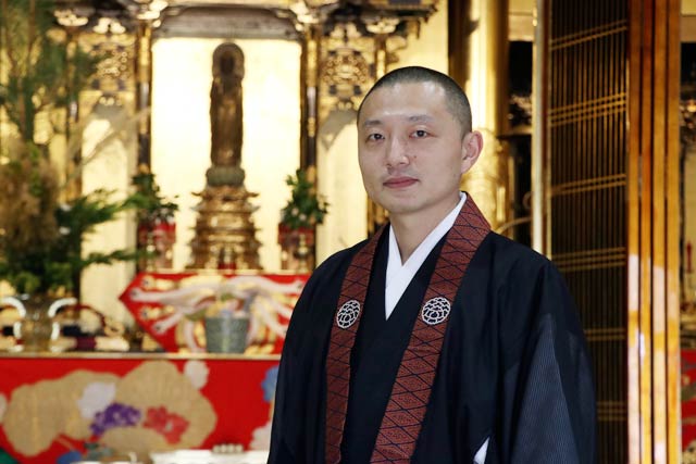 法話を務めている東真行氏