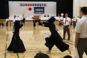 第70回の節目の中山博道旗争奪剣道大会に県内外から156チーム826人が参加 大会運営に協力してきた5団体に感謝状