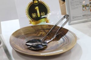 「燕三条トレードショウ」の「イチ推し商品」第1位はエムテートリマツの「スマートサービングスプーン」