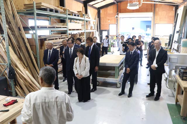さっそく青芳で工場見学
