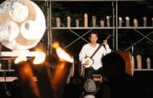 国内外で活躍する三味線奏者の史佳Fumiyoshiさんが死去、51歳