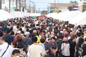 例年通りの大入りの燕青空即売会