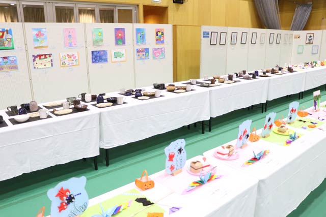 わくわく文化未来塾の子どもたちの作品の展示コーナー
