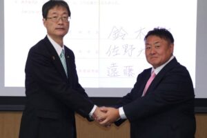 15年半ぶりの燕市長の事務引継式は初めての電子署名で