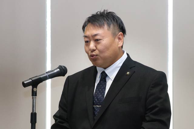 職員に訓示