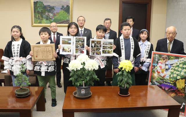 花角知事を訪問して弥彦菊まつりをPR