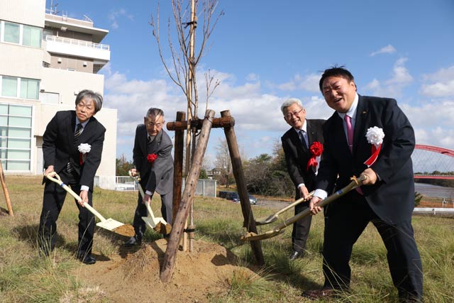 キリンビール「晴れ風ACTION」で寄付を受けた桜の苗木の植樹式