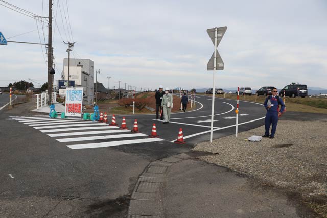 開通直前の国道8号との接続部分