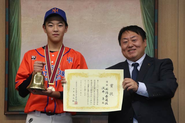 佐野市長と並んで