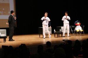 スワローズの石川雅規投手と岩田幸宏外野手を迎えてトークショ ー「ネホリハホリ 2025」