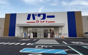 コメリパワー黒埼店が12日オープン プロ需要に応える専門性と圧倒的な在庫量を誇り初めて「雪梁舎ギャラリー」を併設