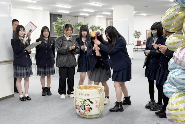 オープニングセレモニーの鏡割り