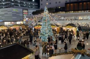 20日夜の大にぎわいの万代シテイのクリスマスマーケット
