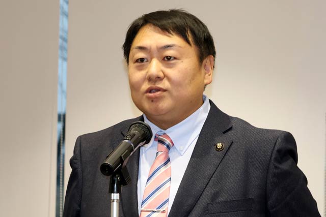 年末の訓示を行う佐野市長