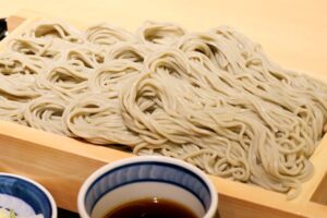 「道の駅 SORAIRO 国上」でへぎそばが味わえる