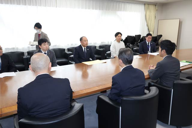 三条市スポーツ協会など三条市市内スポーツ団体が夜間照明整備など求め三条市に請願