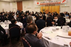 三条商議所「会員新春の集い」で再出発の年に変革と人材育成を誓う