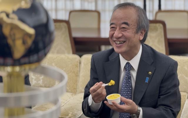 世界一のジェラートを試食する花角知事