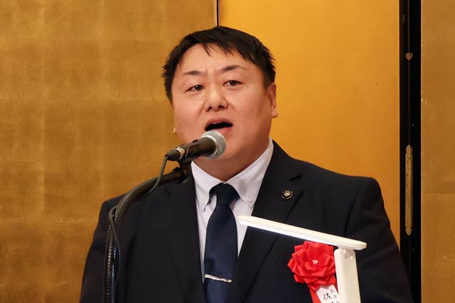 あいさつする佐野市長、燕市長の出席は初めて
