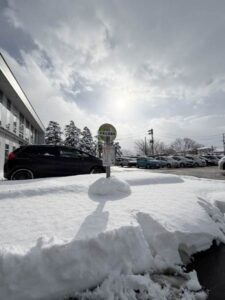 25日午前10時ごろの燕市中央公民館