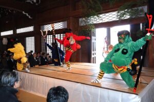 大雪に寒波の「節分」に春を呼ぶ本成寺の鬼踊り