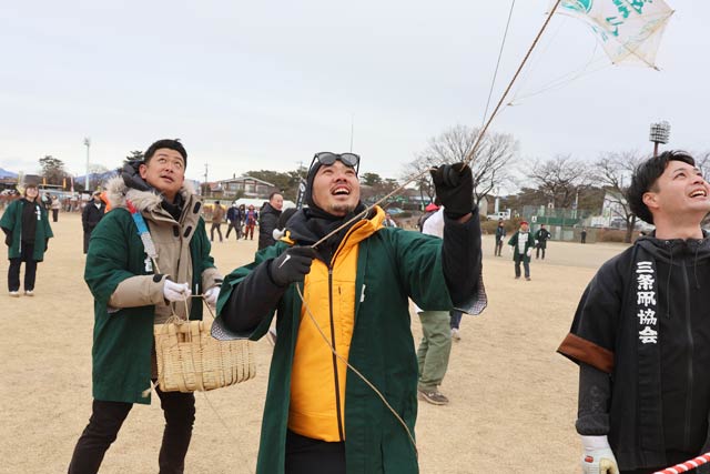 合戦に熱中する緑水会