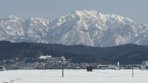 16日午後2時ごろ加茂市から粟ヶ岳