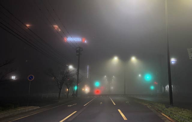 25日深夜の燕三条駅付近
