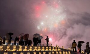10万もの雪あかりが山里にともる この冬も上越市で2夜にわたり「灯の回廊」
