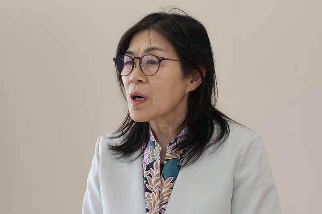 石綿登志子氏