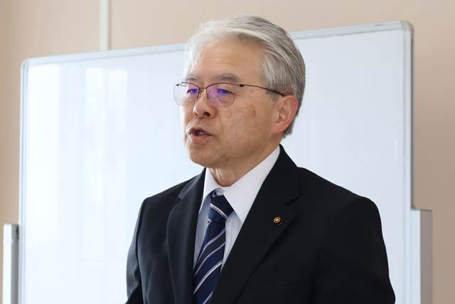 小林誠氏