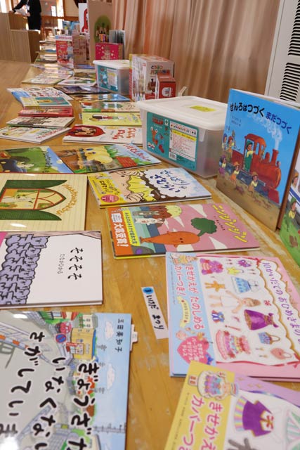 事業で購入した児童図書や玩具