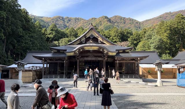 弥彦村の弥彦神社