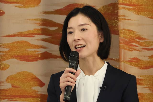 支持者らを前に田上町長選立候補を正式表明する今井幸代氏