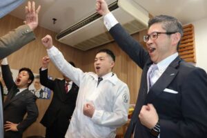 【三条市議選】白鳥賢氏が3期目へ決意 事務所開きで「志で未来照らす政治家に」