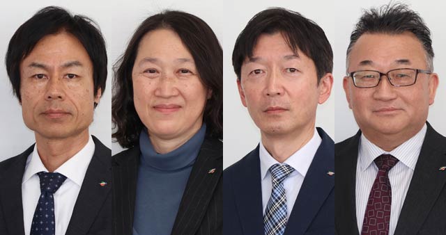 課長級に昇格の左から小杉氏、篠田氏、鈴木氏、清水氏