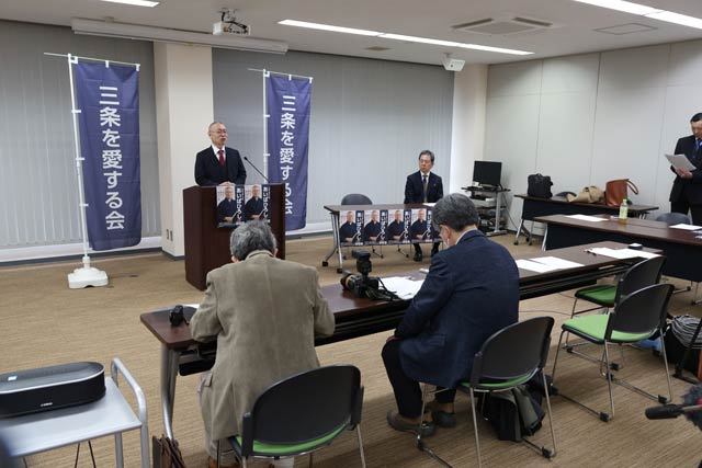 記者会見
