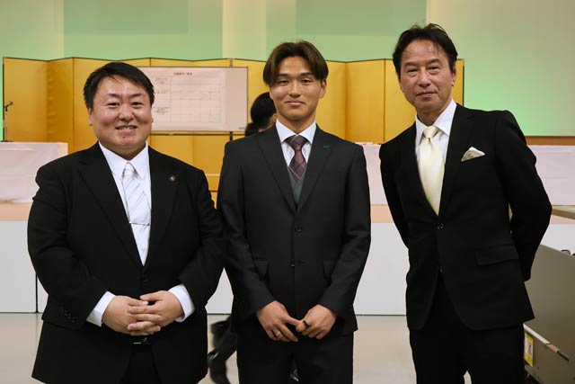 佐野市長と小林教育長と並んで