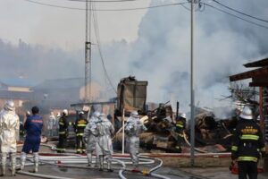田上町川船河で建物火災 少なくとも2棟が燃える