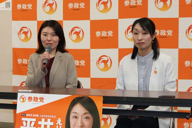 会見する樋浦支部長と平井氏