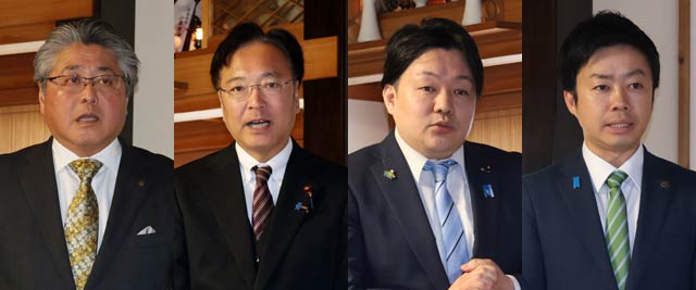 左から加藤後援会長、国定衆院議員、河原井県議、滝沢市長