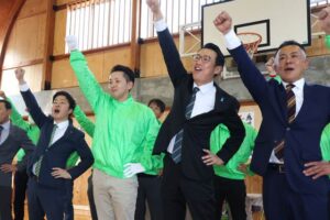 藤家貴之氏の決起集会でガンバローコール