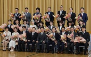 三条市が退職者辞令交付式 市政支えた退職者に感謝 合併や水害、新型感染症対応など振り返る