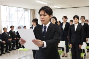 三条市で新規採用23人が門出 滝沢市長「市民の前ではプロであれ」