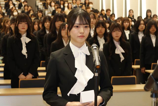 新入生代表で大口さんが誓いの言葉