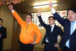 【三条市議選】本成寺地区10年超の空白に挑む 村上勝氏が事務所開きで結束確認