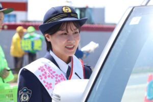 燕市で分水太夫が一日警察署長で安全運転を呼びかけ 春の全国交通安全運動スタート