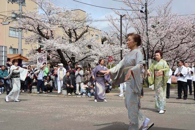 弥彦芸妓の祝舞